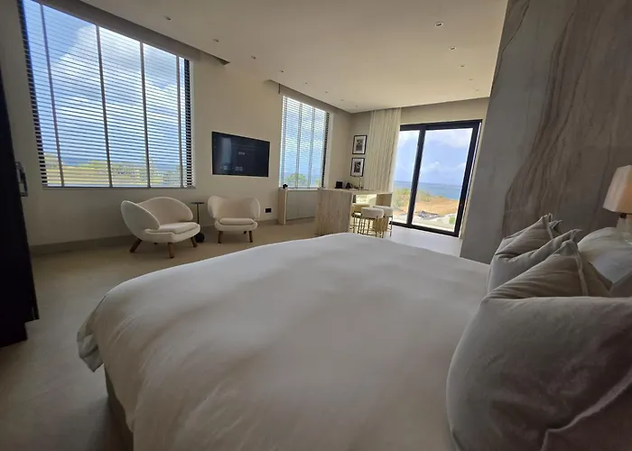 Ocean View Apartment With Own Private Gym Sauna & Plunge Pool